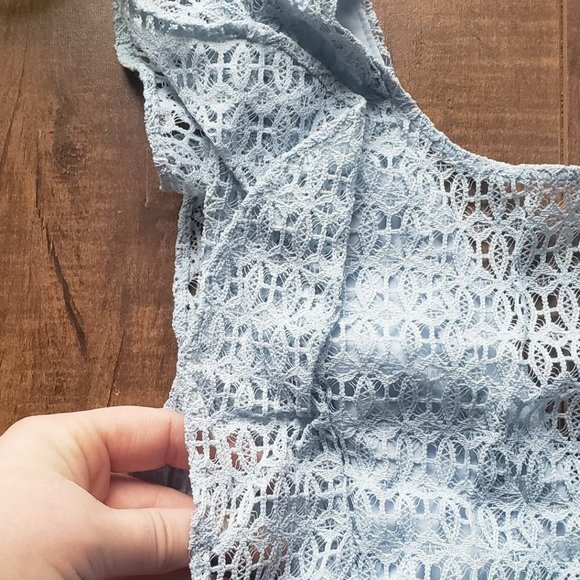 Blue lace dress by Guess. - Picture 2 of 9